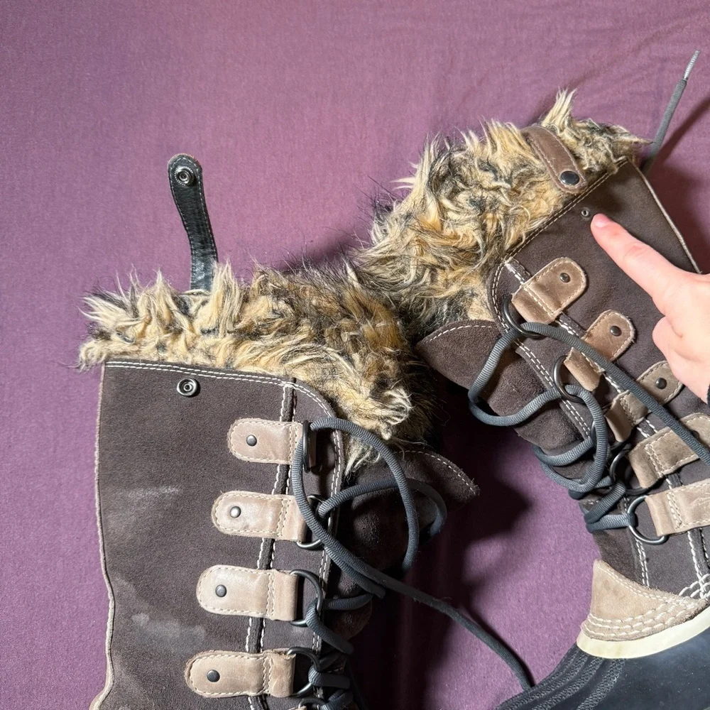 SOREL Joan of Arctic Waterproof Winter Boots in Quarry/Black - Size 7 *FLAW*